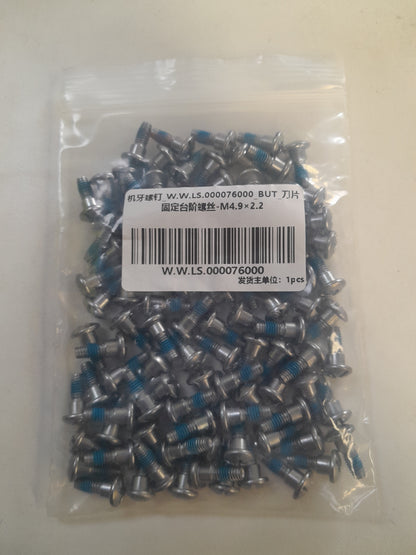 Blade mounting screw